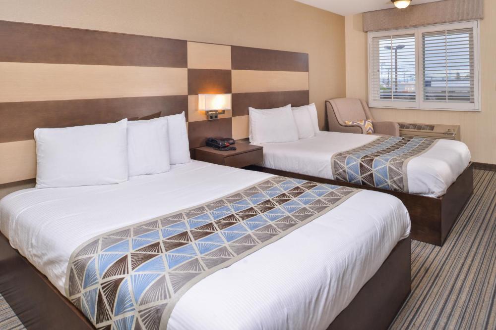 Queen Room with Two Queen Beds interior